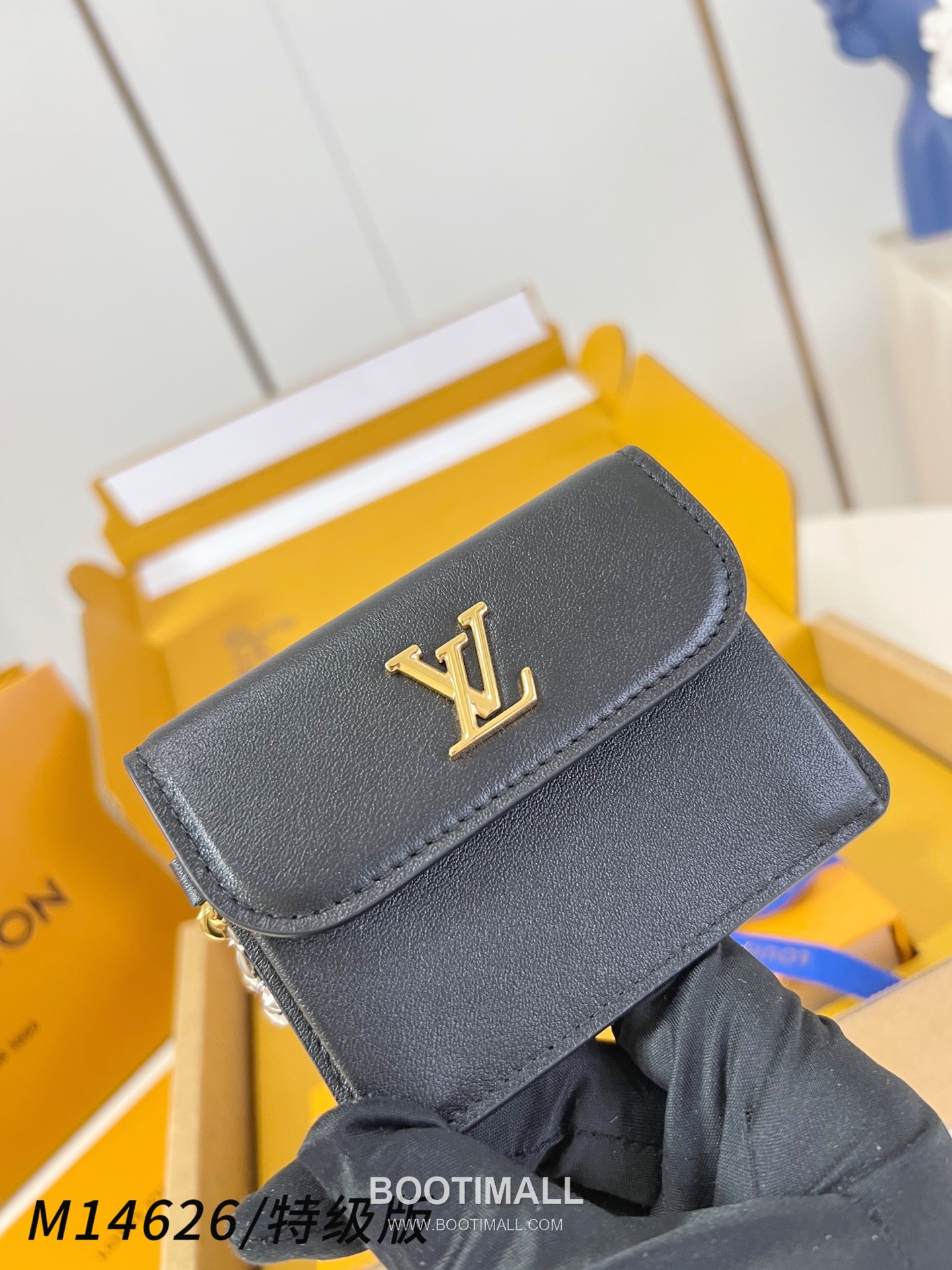 Louis Vuitton LV Bloom Tiny Recto Verso Calf Leather Multicolor Card Holder 루이비통 LV 블룸 타이니 렉토 베르소 카프스킨 멀티컬러 카드홀더 10cm 2
