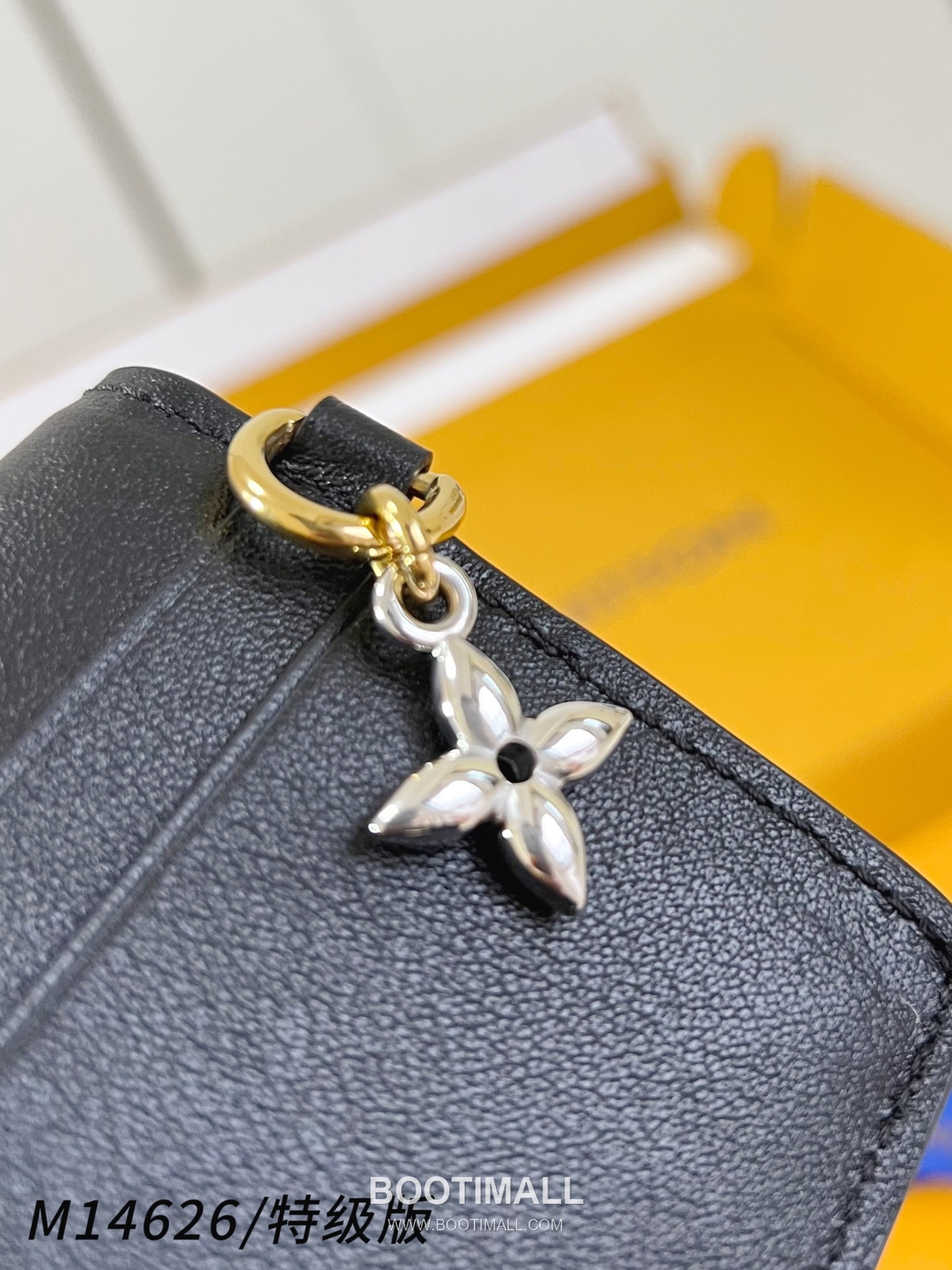 Louis Vuitton LV Bloom Tiny Recto Verso Calf Leather Multicolor Card Holder 루이비통 LV 블룸 타이니 렉토 베르소 카프스킨 멀티컬러 카드홀더 10cm 5