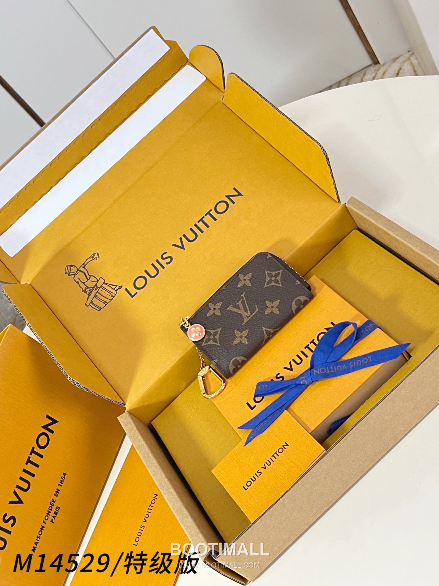 Louis Vuitton Noa Monogram Canvas Brown Key Pouch 루이비통 노아 모노그램 M14529 캔버스 브라운 키파우치 11cm 1