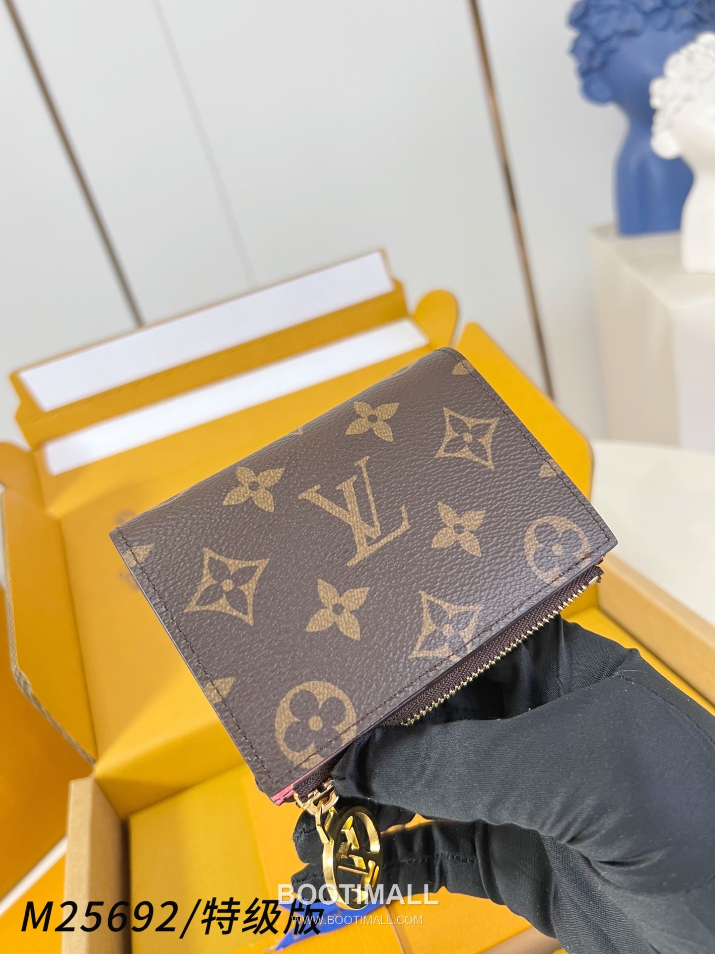 Louis Vuitton Lisa Monogram Canvas Pink Zip Wallet 루이비통 리사 모노그램 M25692 캔버스 핑크 지퍼 지갑 11.5cm 2