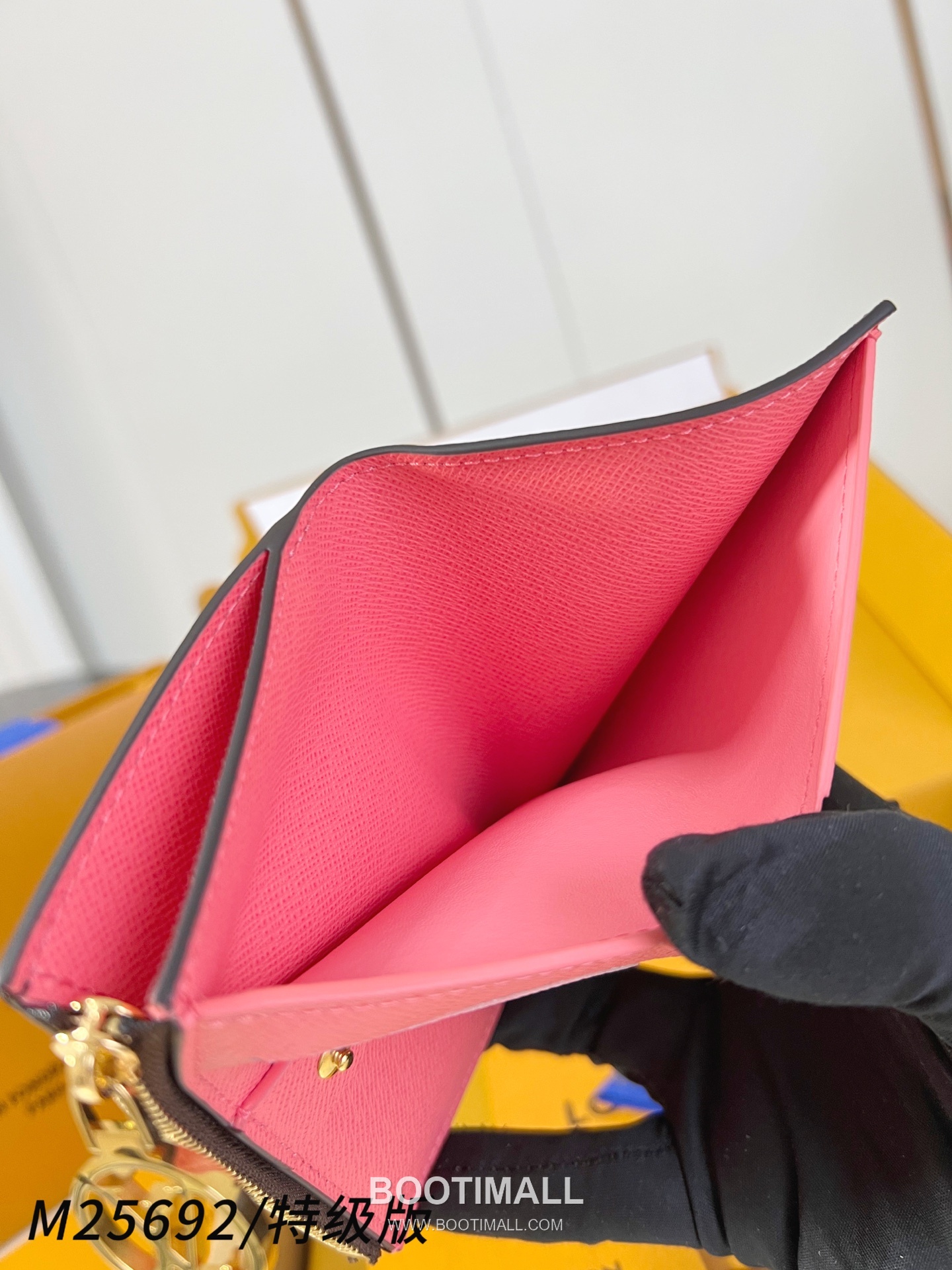 Louis Vuitton Lisa Monogram Canvas Pink Zip Wallet 루이비통 리사 모노그램 M25692 캔버스 핑크 지퍼 지갑 11.5cm 9