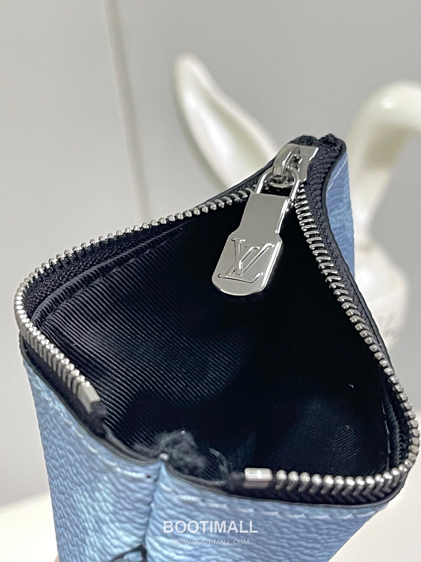 Louis Vuitton Trio Monogram Taiga Coated Canvas Zip Wallet 루이비통 트리오 모노그램 타이가 M14069 코팅 캔버스 지퍼지갑 25cm 9