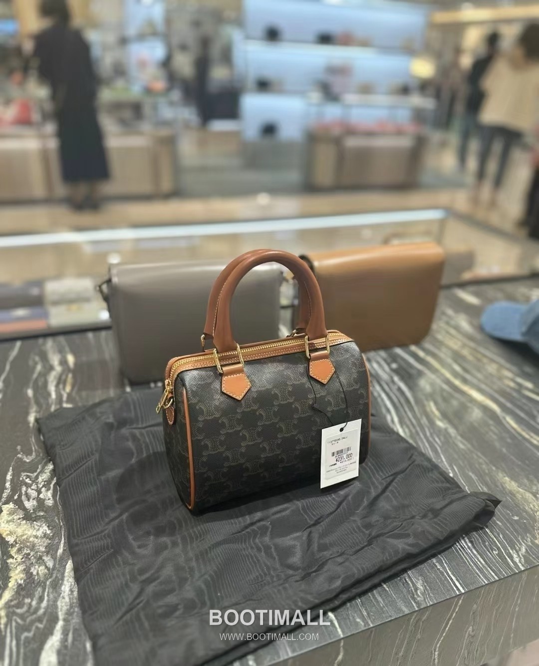 Celine Triomphe 113772 Calfskin Boston Bag 셀린느 113772 카프스킨 보스턴백 20cm 8