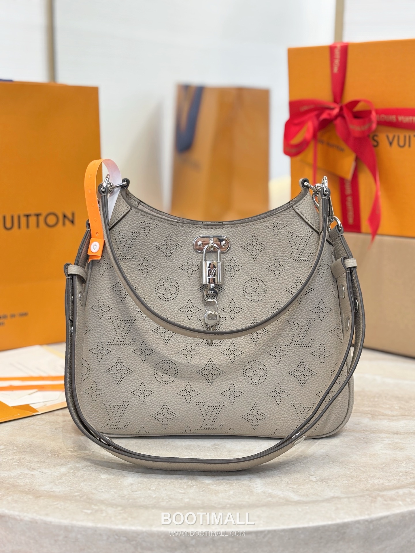 Louis Vuitton All Around Small Mahina Monogram Perforated Cowhide Elephant Grey Top Handle Bag 루이비통 올 어라운드 스몰 마히나 모노그램 퍼포레이티드 소가죽 엘리펀트 그레이 탑핸들백 25cm 2