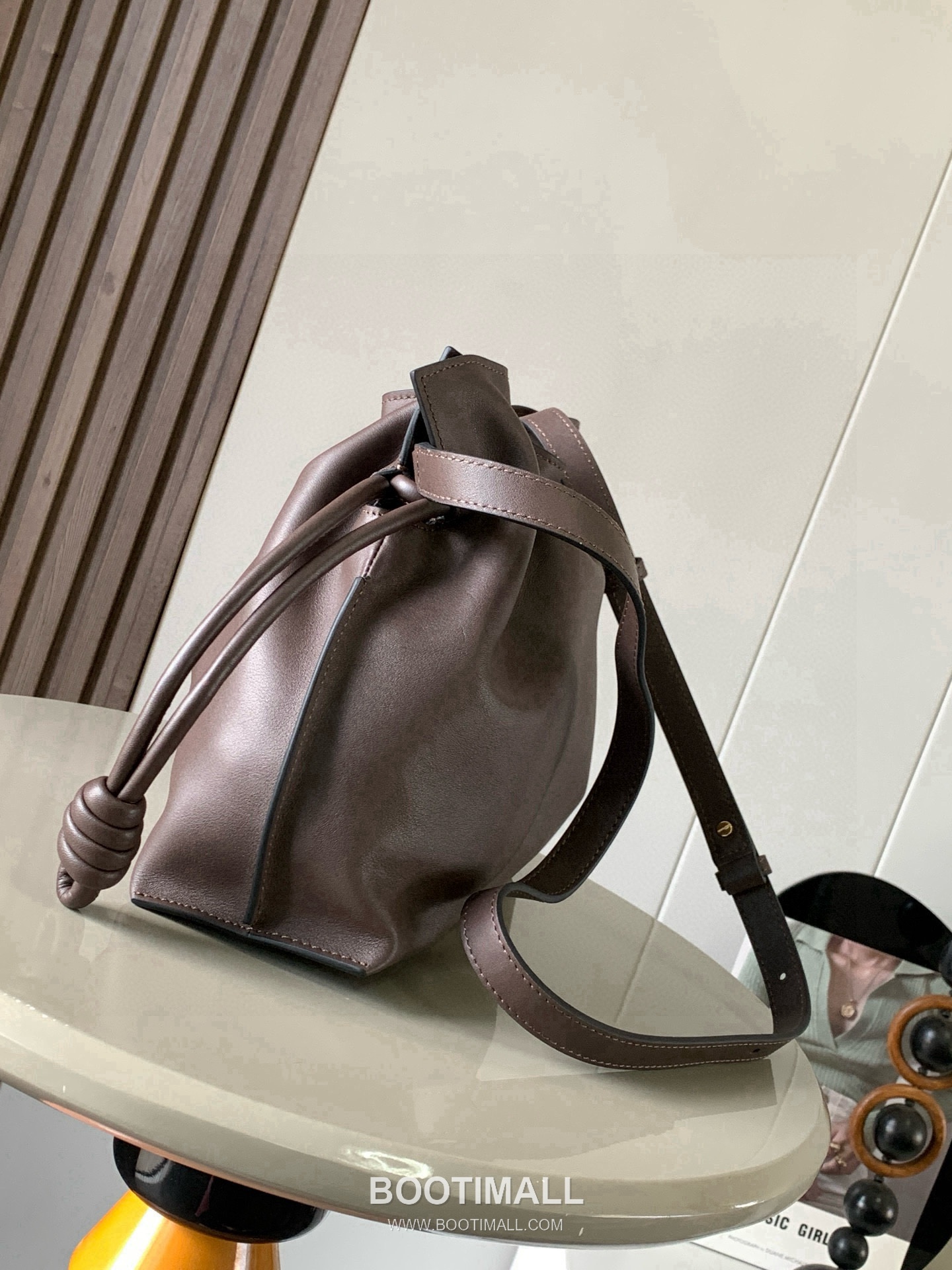 Loewe Flamenco Knot Clutch Bag Nappa Calfskin 9043 로에베 플라멩코 노트 클러치백 나파 카프스킨 30cm 2