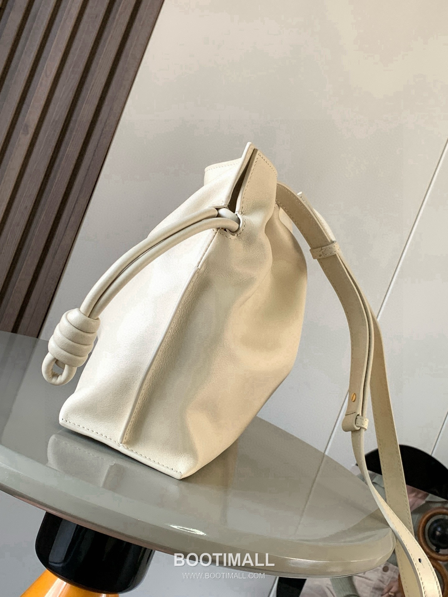 Loewe Flamenco Knot Clutch Bag Nappa Calfskin 9043 로에베 플라멩코 노트 클러치백 나파 카프스킨 30cm 2