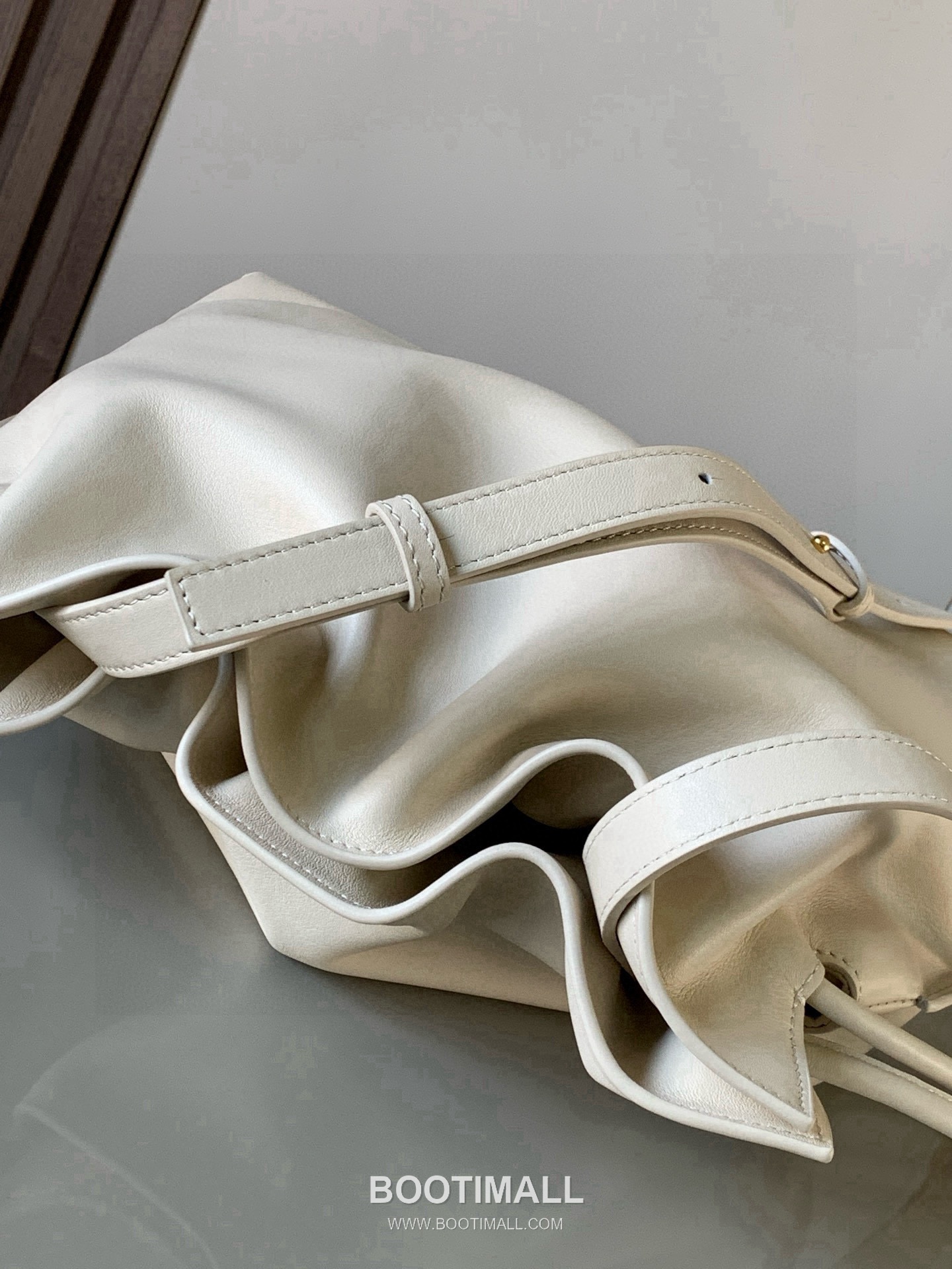 Loewe Flamenco Knot Clutch Bag Nappa Calfskin 9043 로에베 플라멩코 노트 클러치백 나파 카프스킨 30cm 7