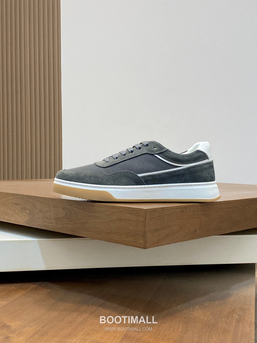 ## 신발 제품 스펙 분석

Brunello Cucinelli Cashmere Suede Sneakers 브루넬로 쿠치넬리 캐시미어 스웨이드 스니커즈 2