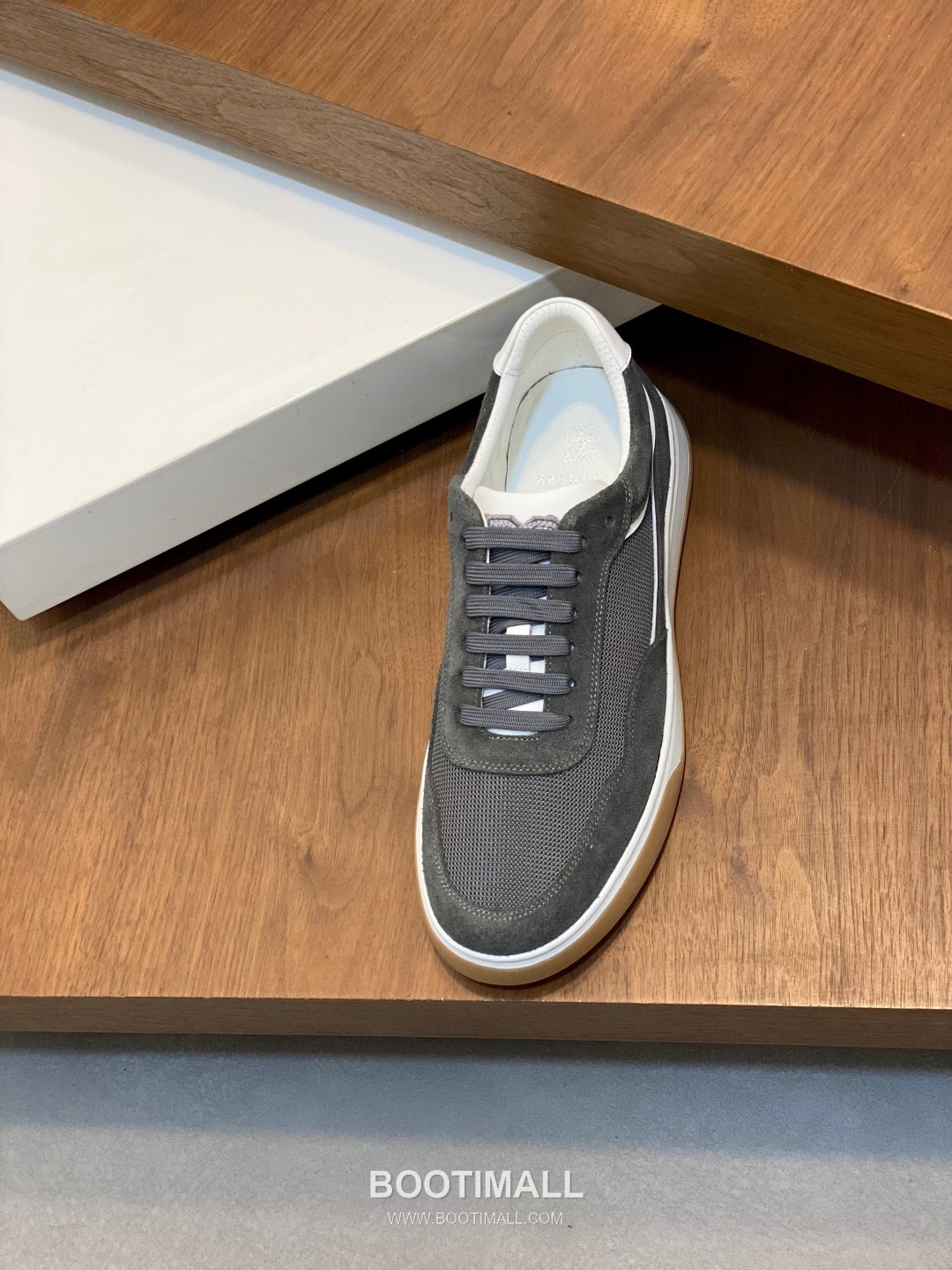 ## 신발 제품 스펙 분석

Brunello Cucinelli Cashmere Suede Sneakers 브루넬로 쿠치넬리 캐시미어 스웨이드 스니커즈 6