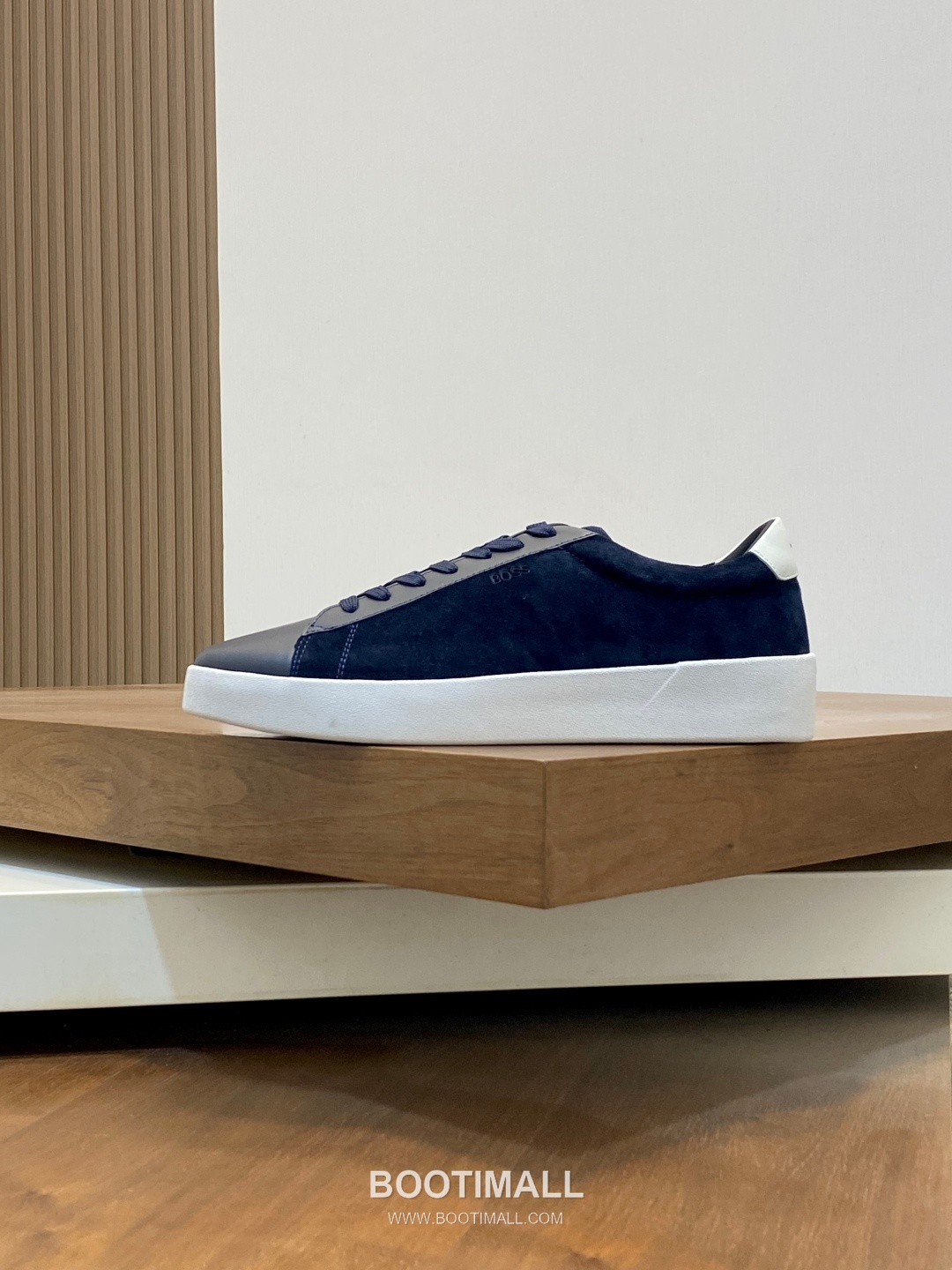 ## 신발 제품 스펙 분석

BOSS Leather Slip-On Sneakers 보스 레더 슬립온 스니커즈 2