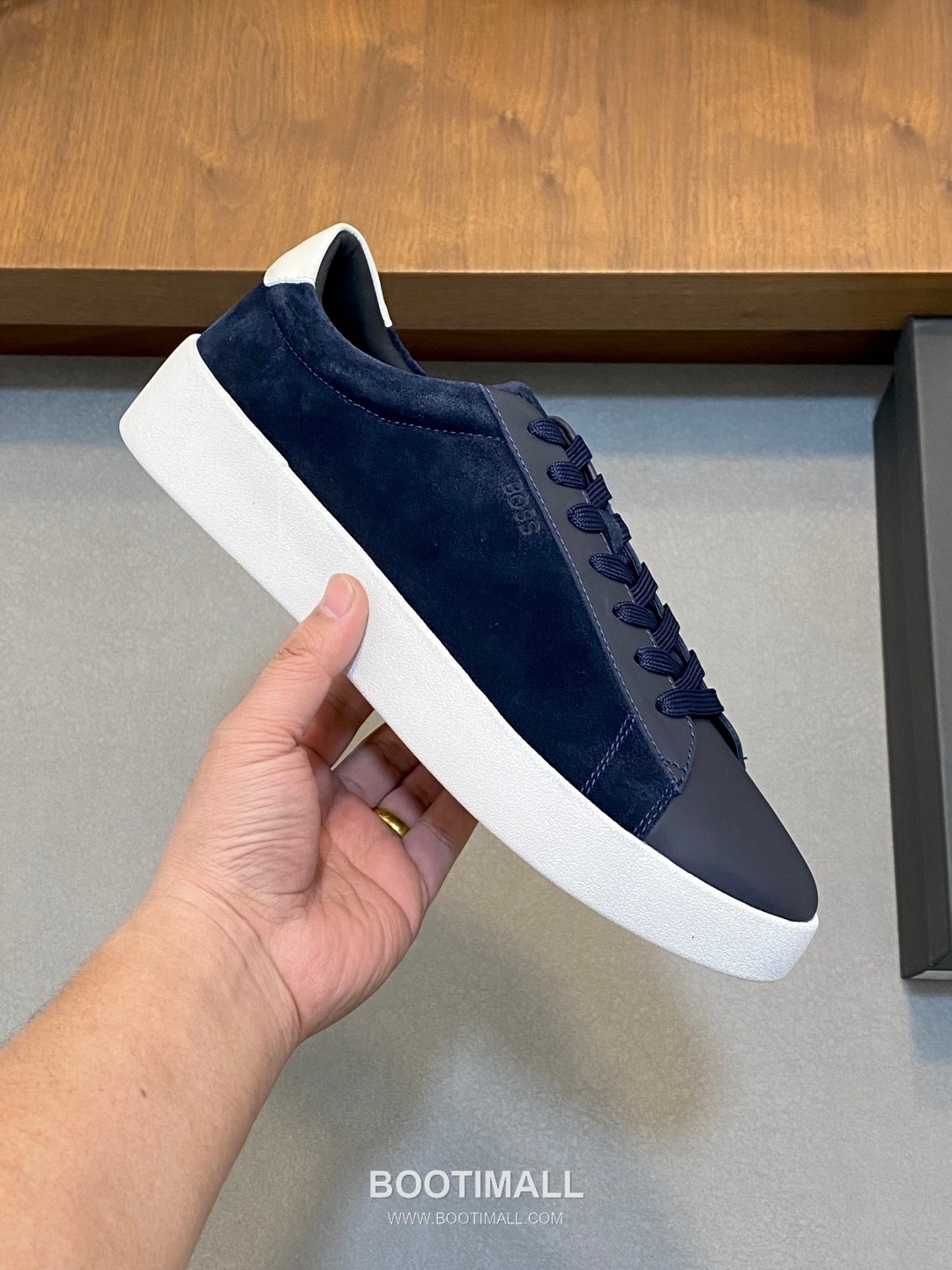 ## 신발 제품 스펙 분석

BOSS Leather Slip-On Sneakers 보스 레더 슬립온 스니커즈 4