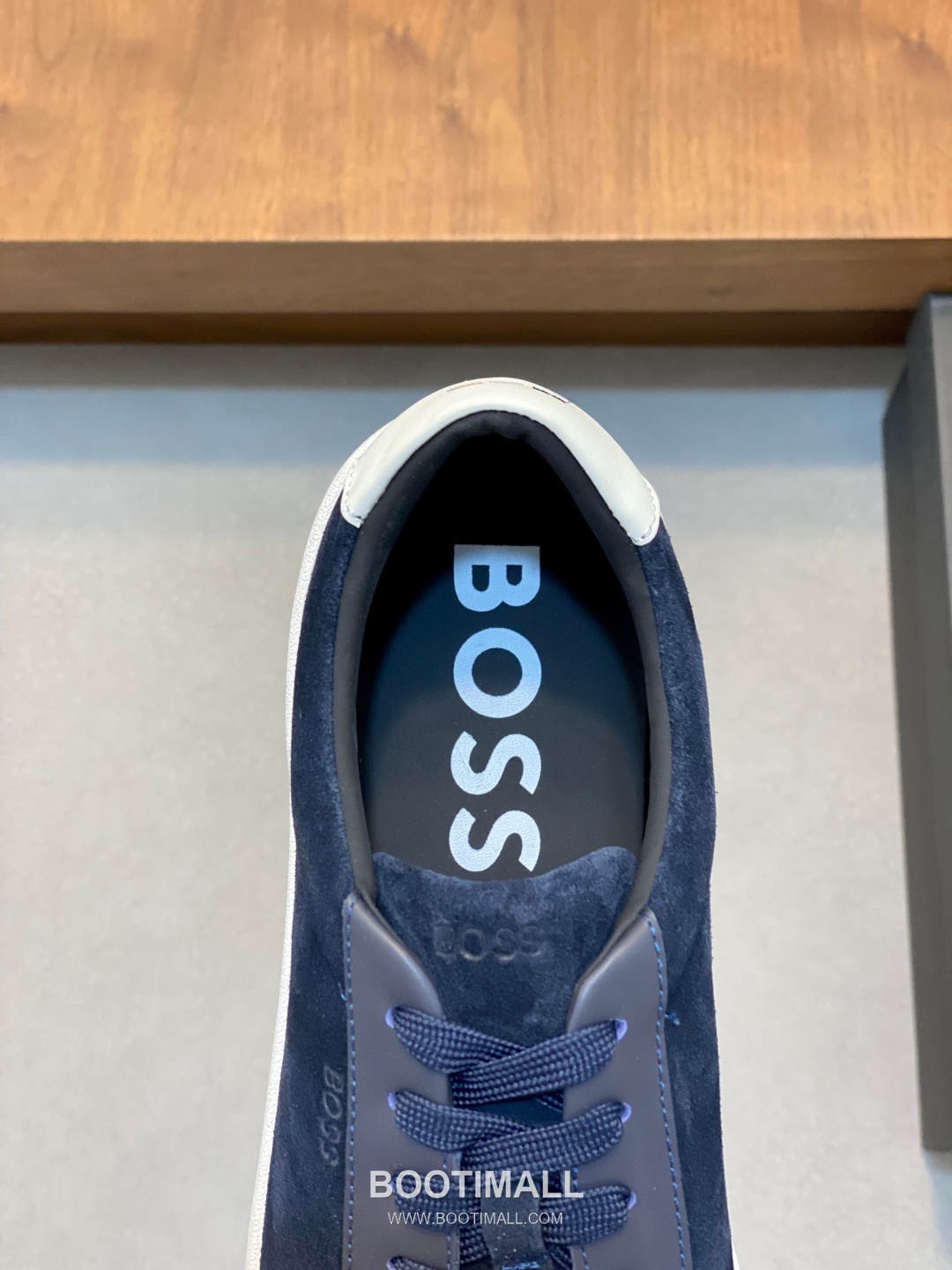 ## 신발 제품 스펙 분석

BOSS Leather Slip-On Sneakers 보스 레더 슬립온 스니커즈 7