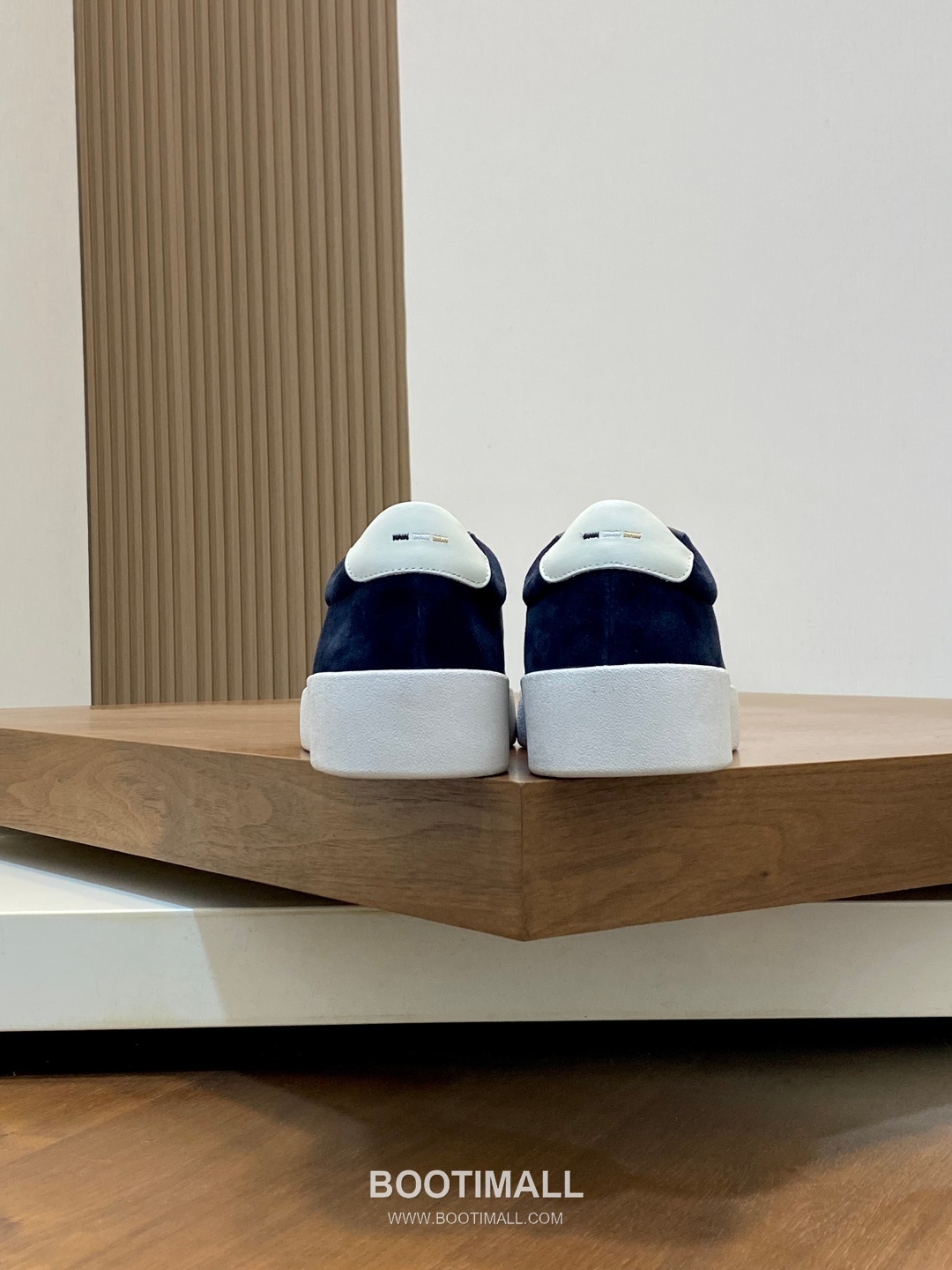 ## 신발 제품 스펙 분석

BOSS Leather Slip-On Sneakers 보스 레더 슬립온 스니커즈 8