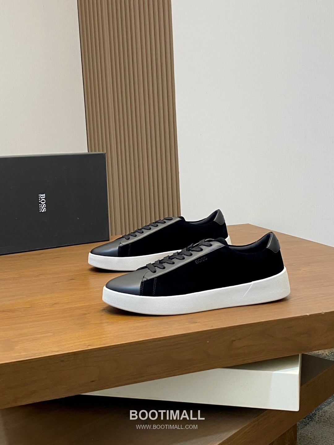 ## 신발 제품 스펙 분석

BOSS Leather Slip-On Sneakers 보스 레더 슬립온 스니커즈 3