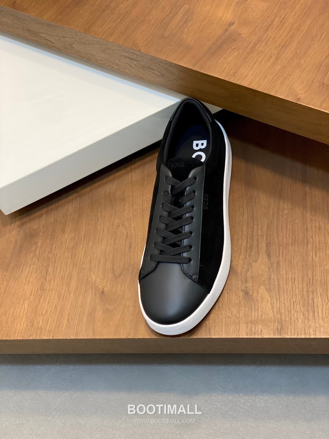 ## 신발 제품 스펙 분석

BOSS Leather Slip-On Sneakers 보스 레더 슬립온 스니커즈 6