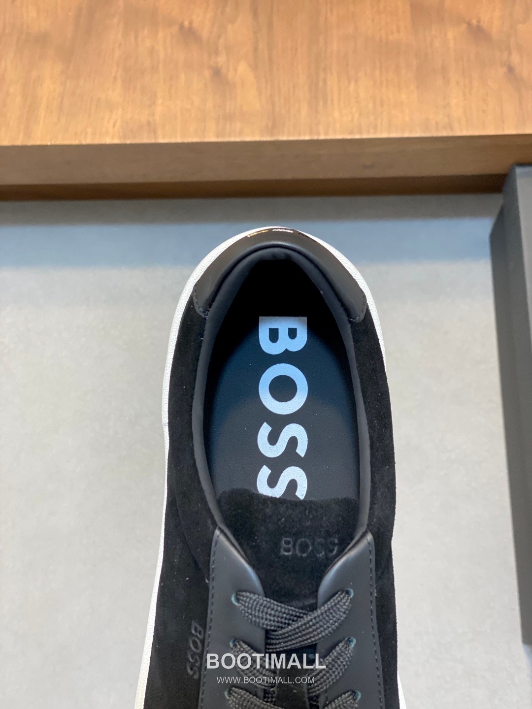 ## 신발 제품 스펙 분석

BOSS Leather Slip-On Sneakers 보스 레더 슬립온 스니커즈 7