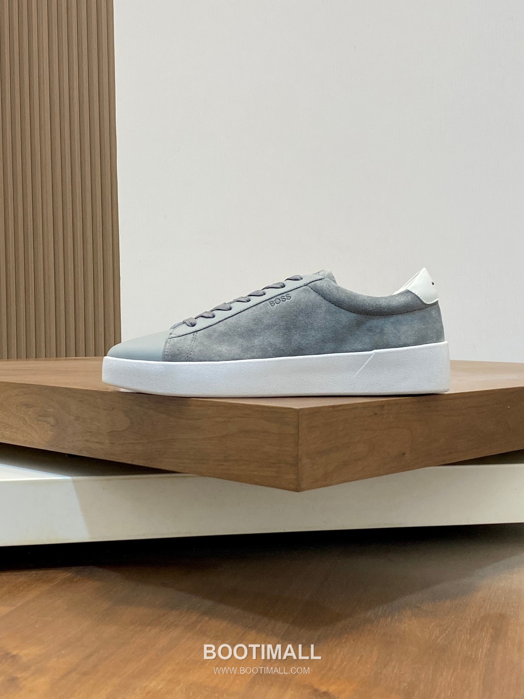 ## 신발 제품 스펙 분석

BOSS Leather Slip-On Sneakers 보스 레더 슬립온 스니커즈 2