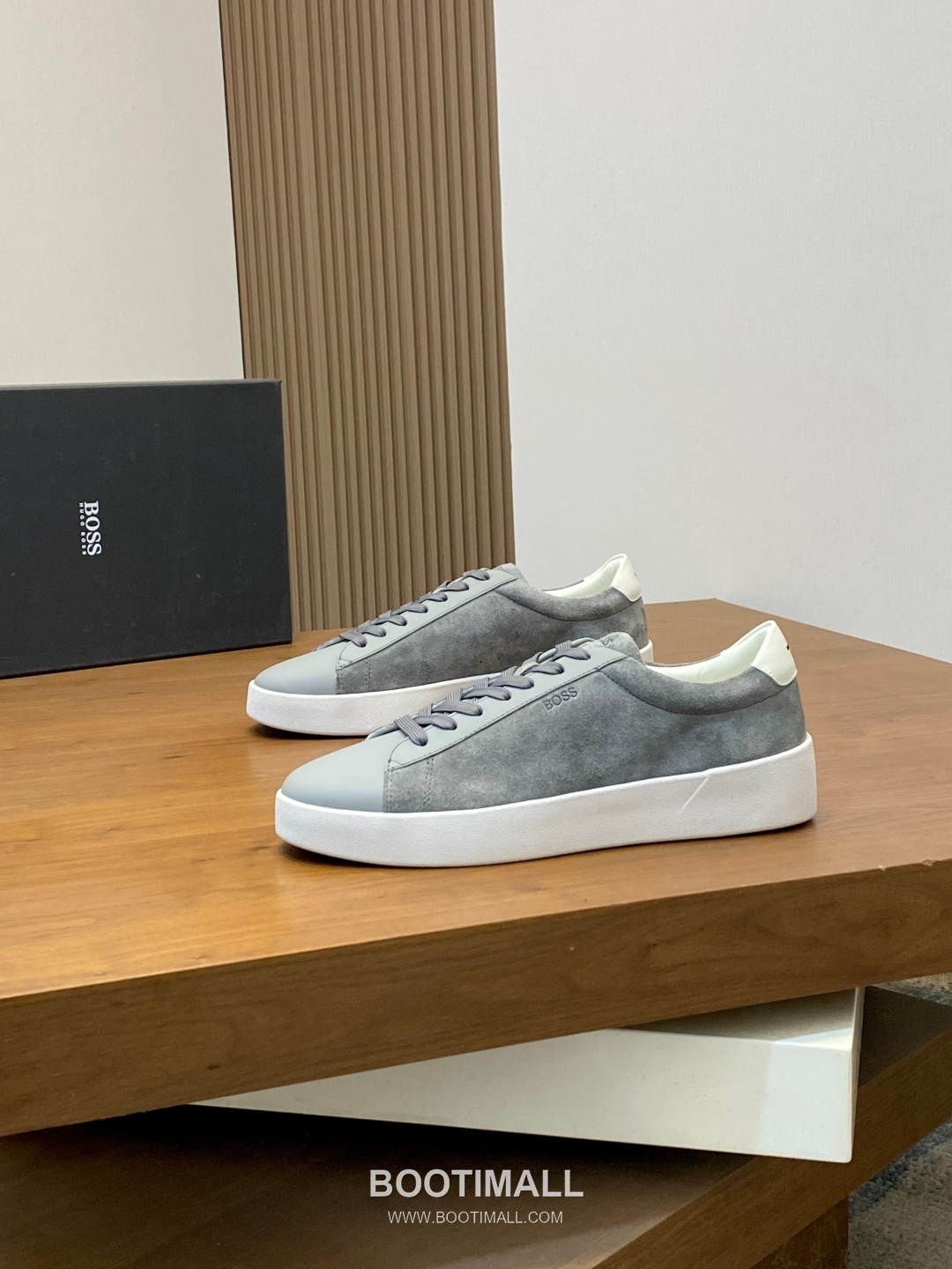 ## 신발 제품 스펙 분석

BOSS Leather Slip-On Sneakers 보스 레더 슬립온 스니커즈 3