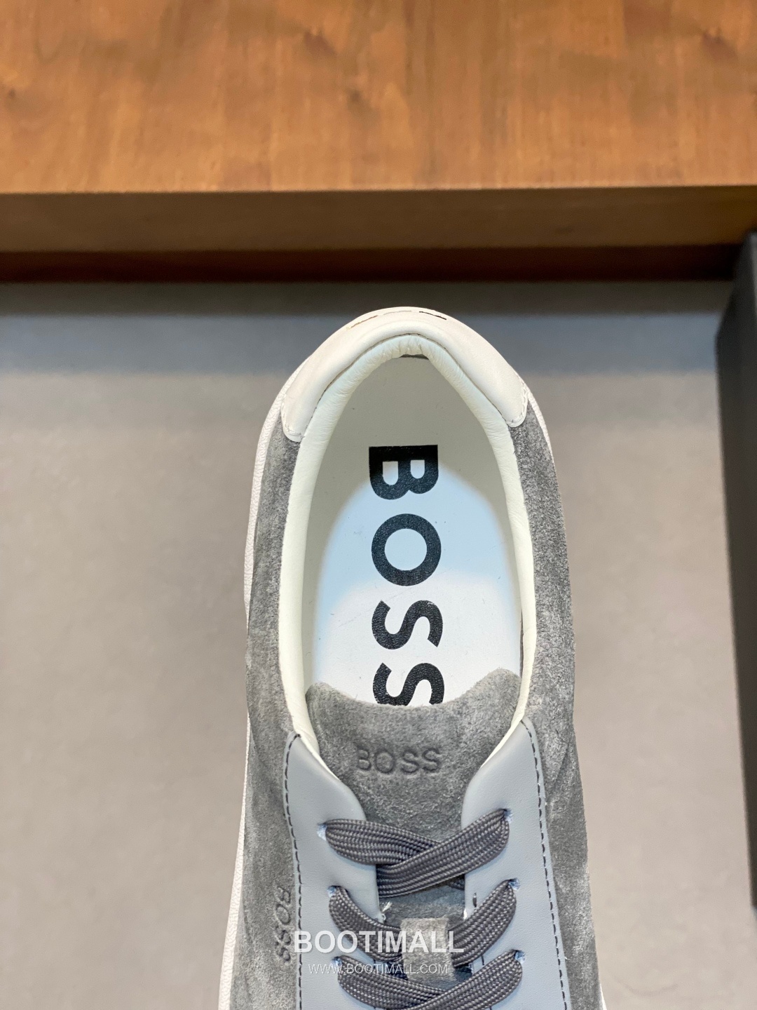 ## 신발 제품 스펙 분석

BOSS Leather Slip-On Sneakers 보스 레더 슬립온 스니커즈 7