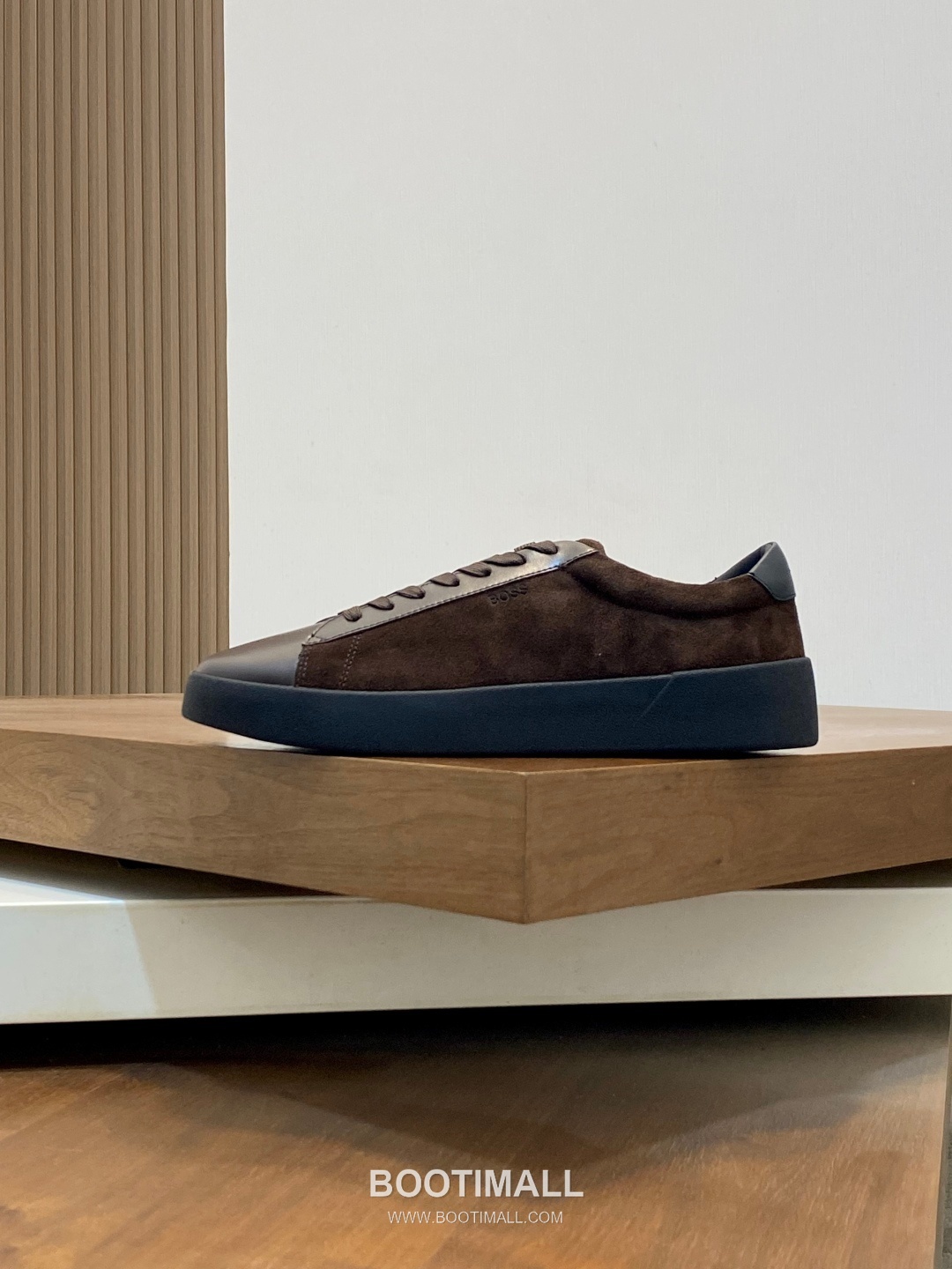 ## 신발 제품 스펙 분석

BOSS Leather Slip-On Sneakers 보스 레더 슬립온 스니커즈 2