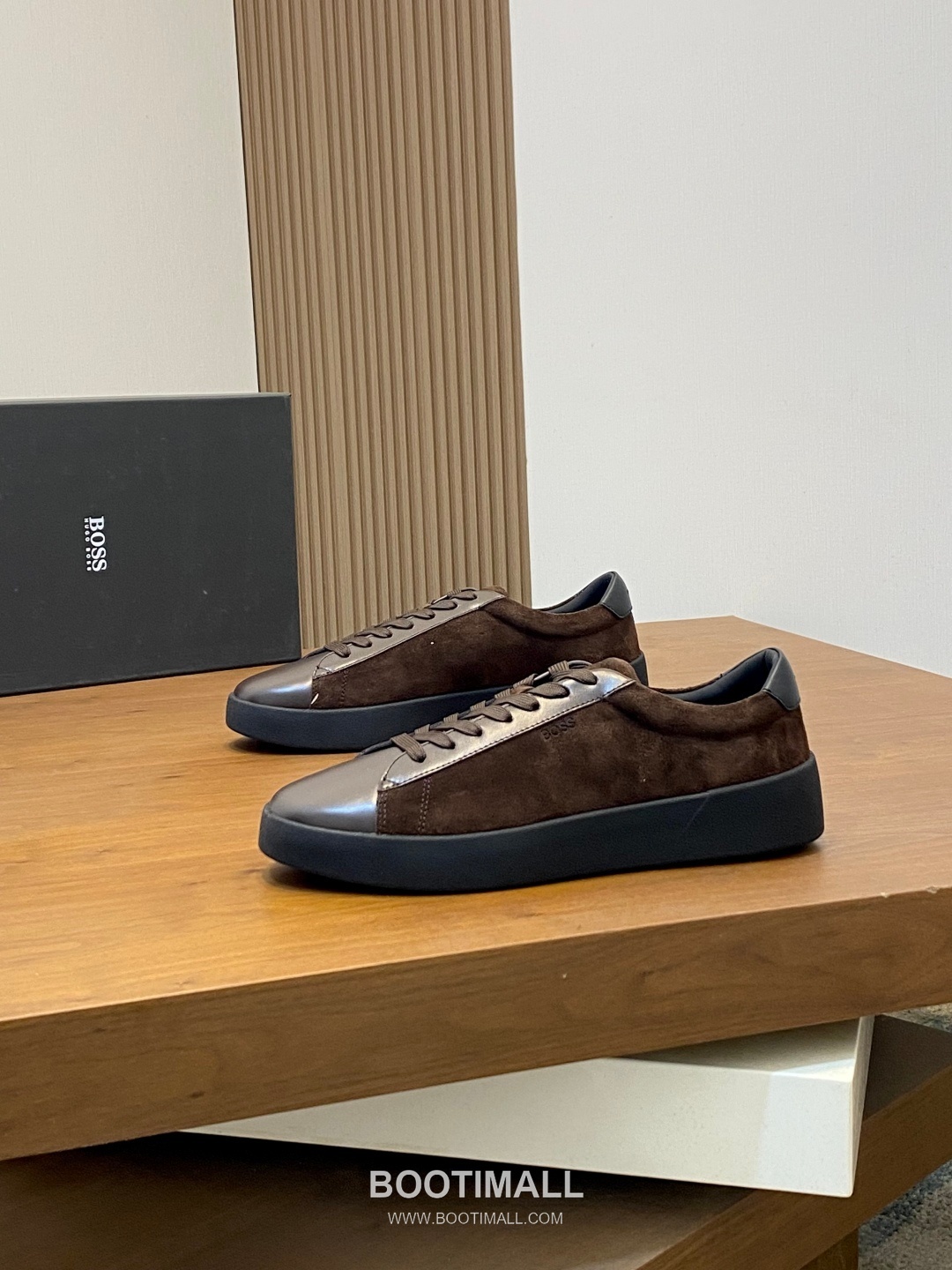 ## 신발 제품 스펙 분석

BOSS Leather Slip-On Sneakers 보스 레더 슬립온 스니커즈 3