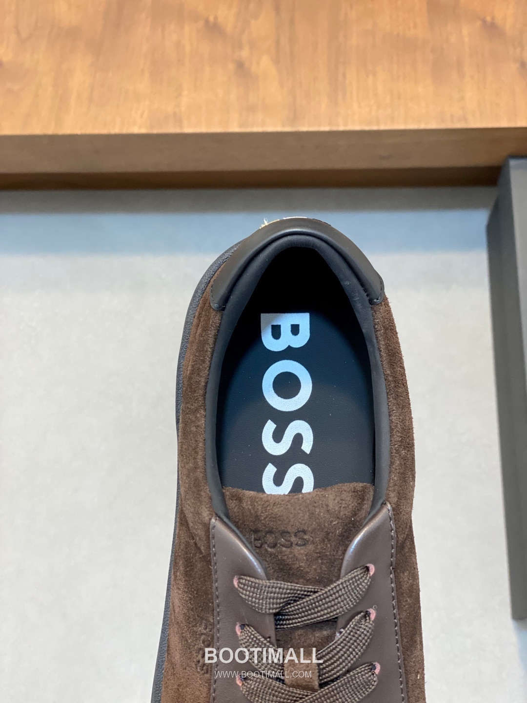 ## 신발 제품 스펙 분석

BOSS Leather Slip-On Sneakers 보스 레더 슬립온 스니커즈 7