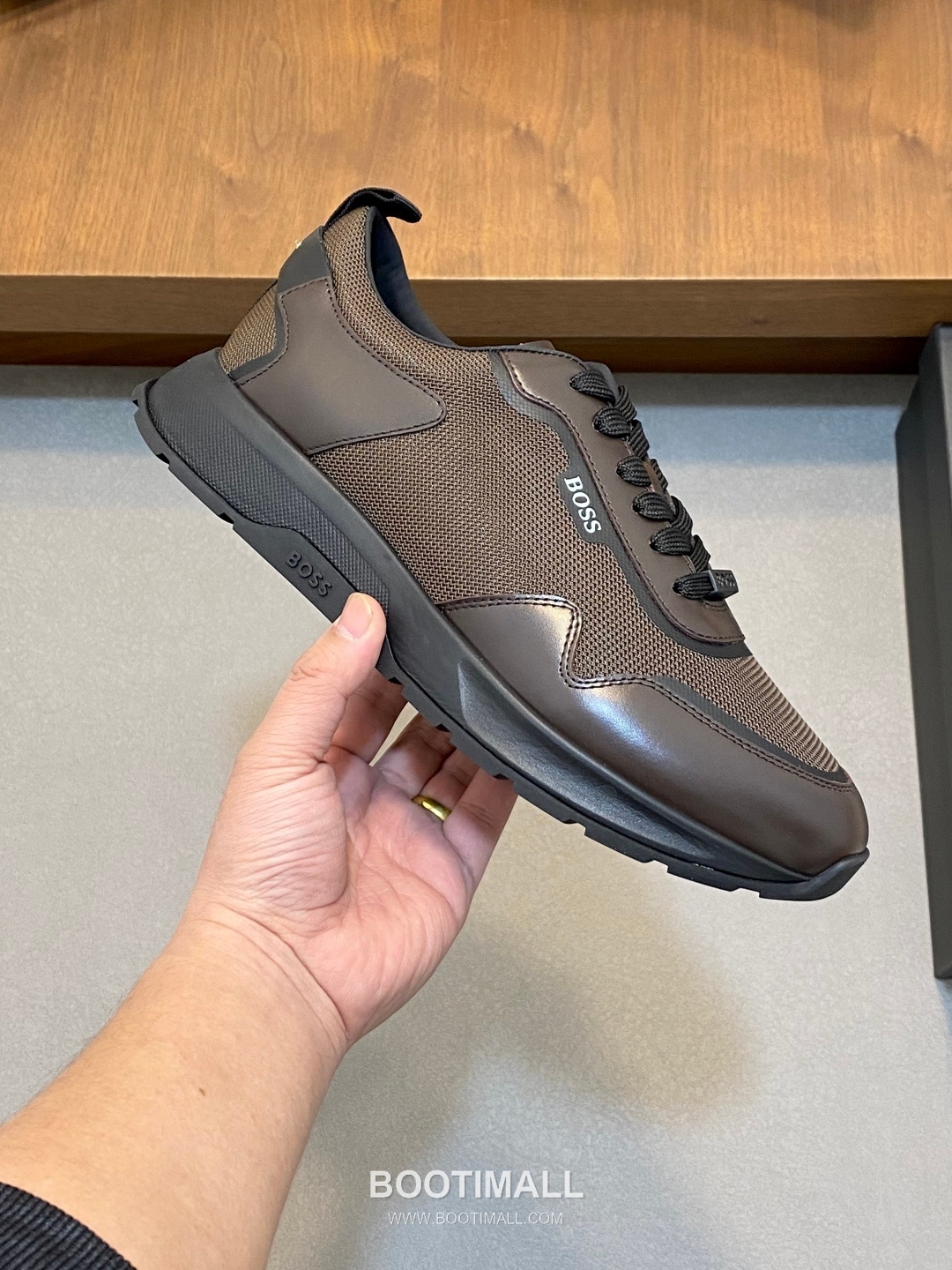 ## 신발 제품 스펙 분석

BOSS Suede Mesh Low Top Sneakers 보스 스웨이드 메쉬 로우탑 스니커즈 4