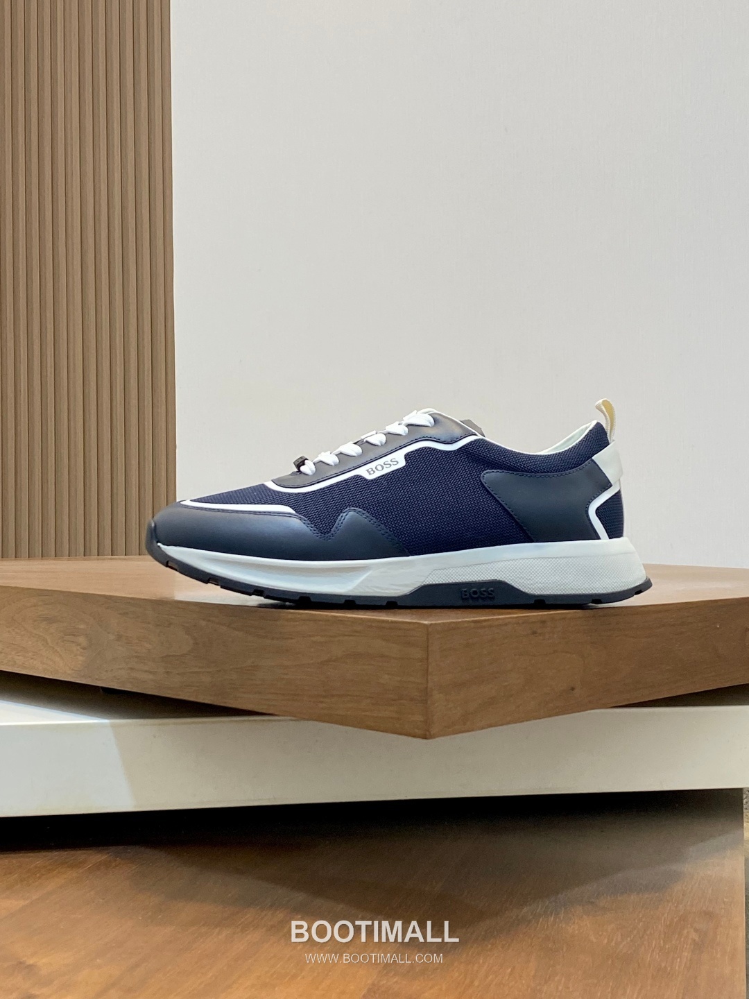 ## 신발 제품 스펙 분석

BOSS Suede Mesh Low Top Sneakers 보스 스웨이드 메쉬 로우탑 스니커즈 2