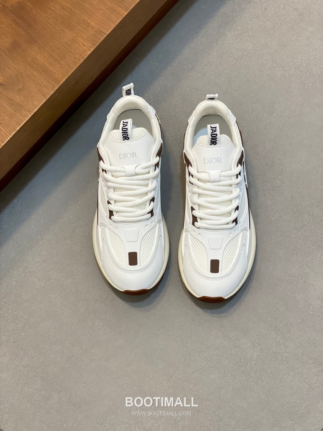 ## 신발 제품 스펙 분석

Dior B22 Mesh Technical Sneakers 디올 B22 메쉬 테크니컬 스니커즈 1