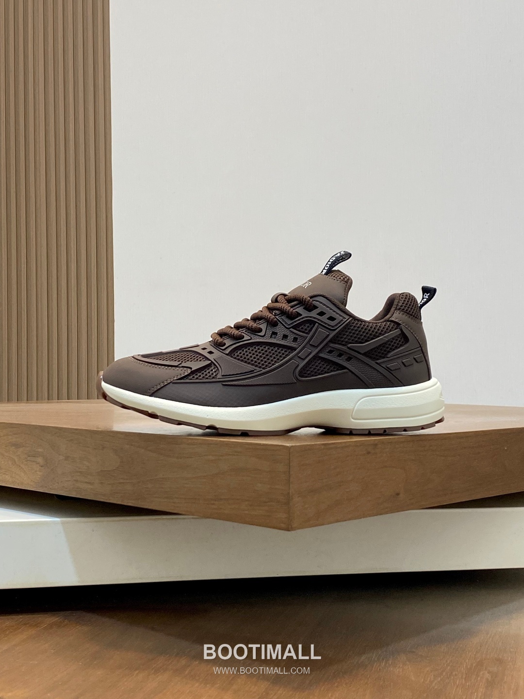 ## 신발 제품 스펙 분석

Dior B22 Mesh Technical Sneakers 디올 B22 메쉬 테크니컬 스니커즈 2