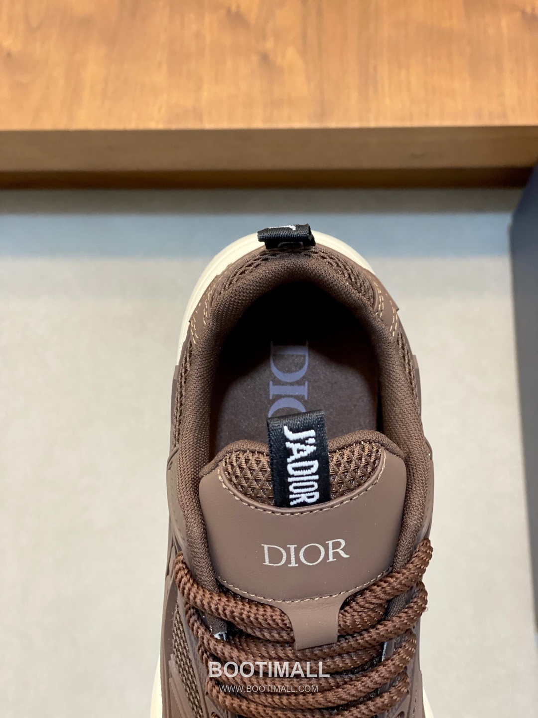## 신발 제품 스펙 분석

Dior B22 Mesh Technical Sneakers 디올 B22 메쉬 테크니컬 스니커즈 7