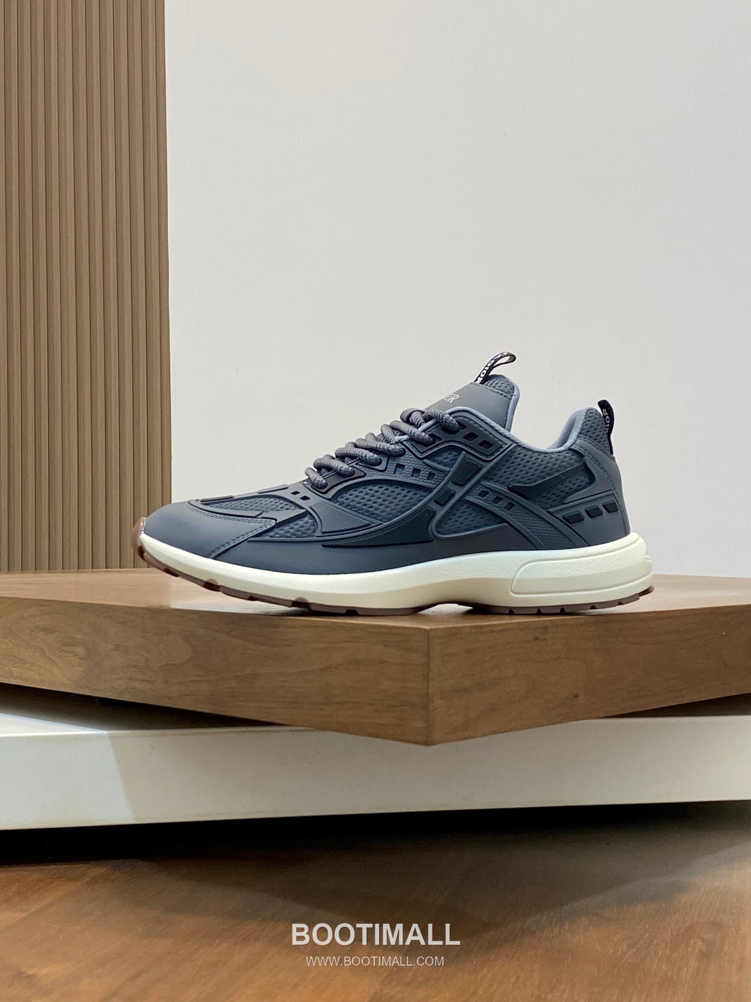 ## 신발 제품 스펙 분석

Dior B22 Mesh Technical Sneakers 디올 B22 메쉬 테크니컬 스니커즈 2