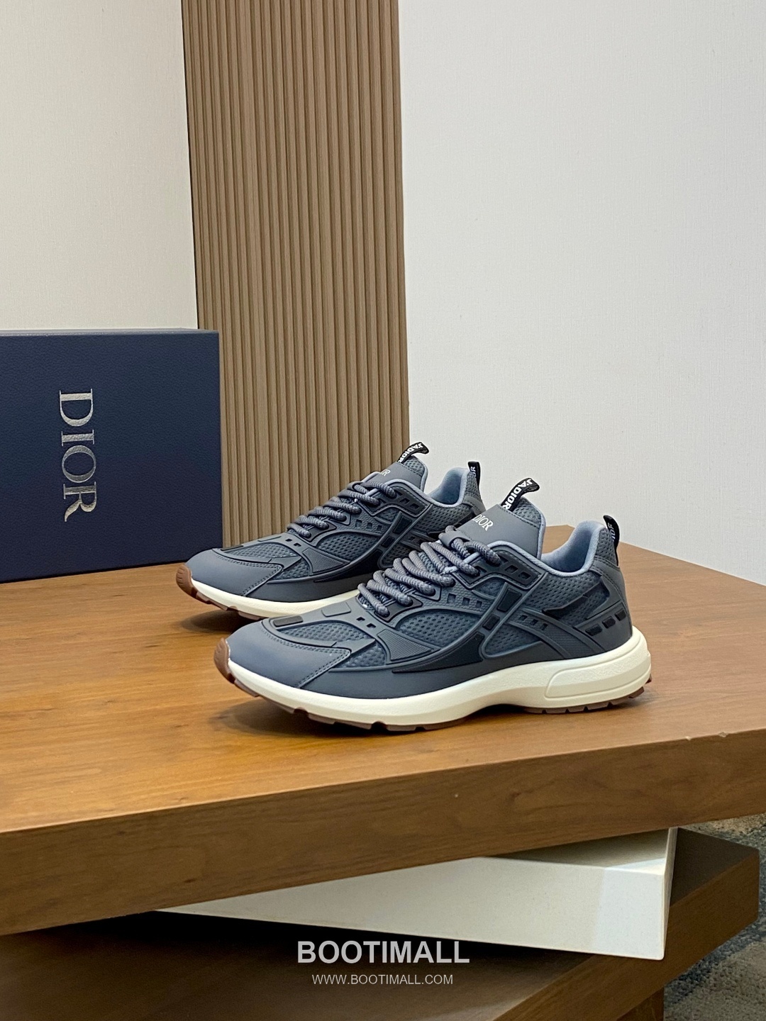 ## 신발 제품 스펙 분석

Dior B22 Mesh Technical Sneakers 디올 B22 메쉬 테크니컬 스니커즈 3