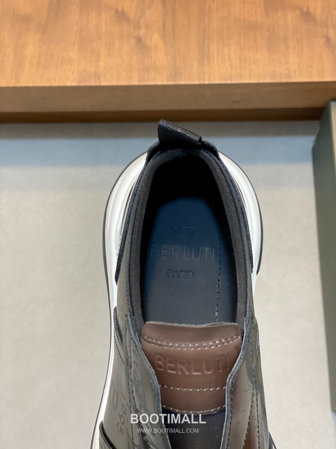 ## 신발 제품 스펙 분석

Berluti Mid Top Patina Leather Sneakers 벨루티 미드탑 파티나 레더 스니커즈 7