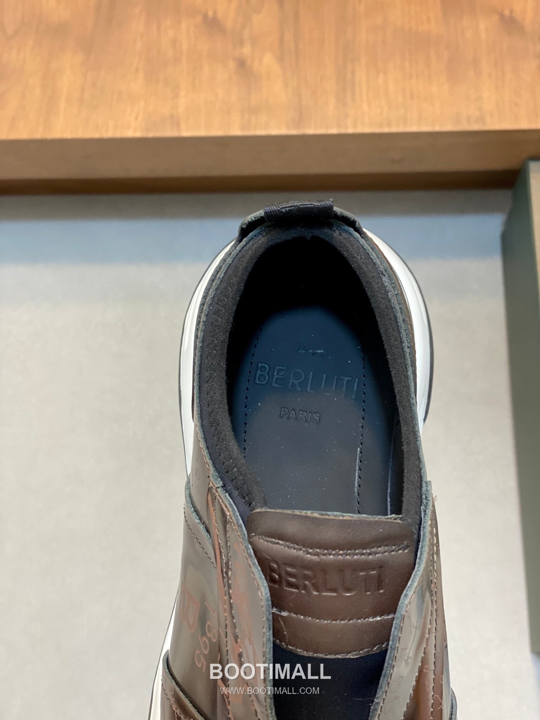 ## 신발 제품 스펙 분석

Berluti Mid Top Patina Leather Sneakers 벨루티 미드탑 파티나 레더 스니커즈 7