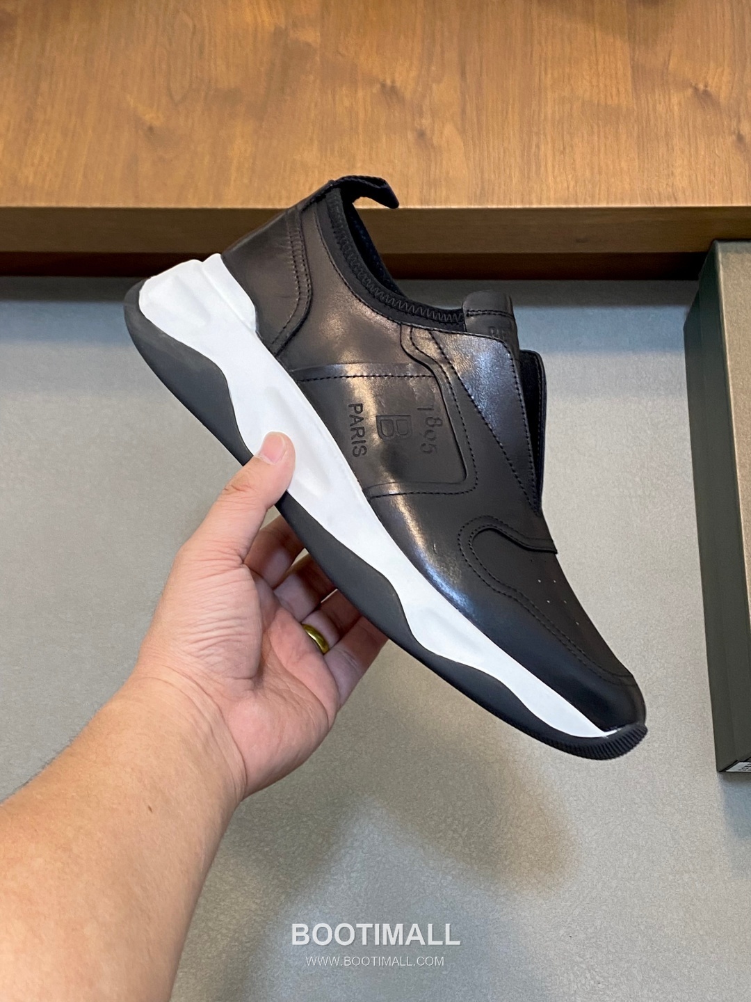 ## 신발 제품 스펙 분석

Berluti Mid Top Patina Leather Sneakers 벨루티 미드탑 파티나 레더 스니커즈 4