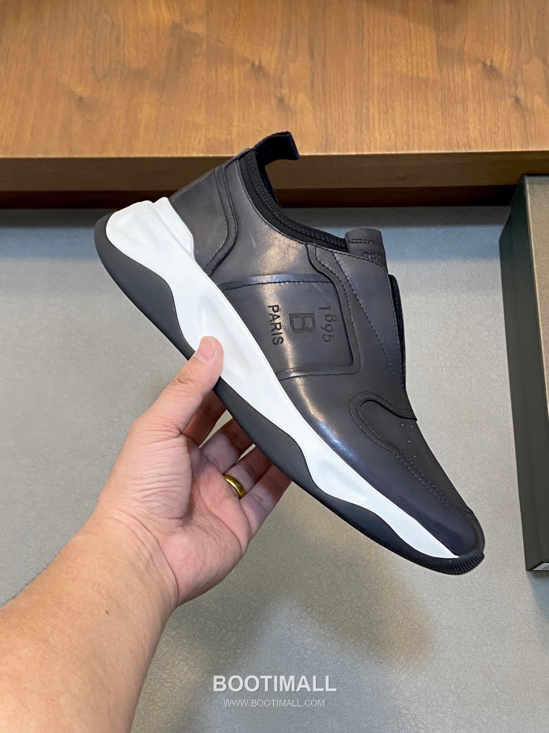 ## 신발 제품 스펙 분석

Berluti Mid Top Patina Leather Sneakers 벨루티 미드탑 파티나 레더 스니커즈 4