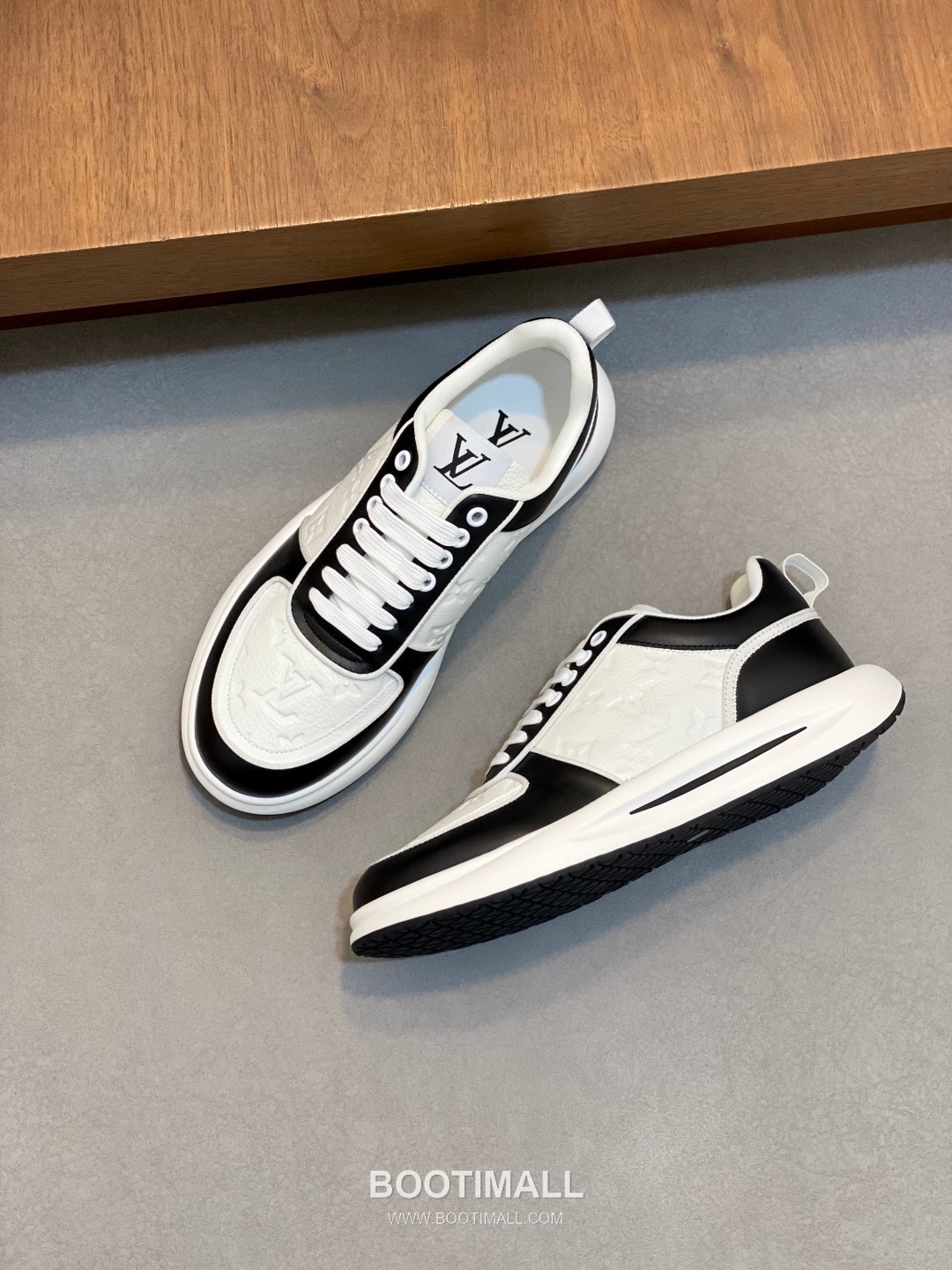 ## 신발 제품 스펙 분석

Louis Vuitton LV Trainer Sneakers 루이비통 LV 트레이너 스니커즈 1A54H5 5