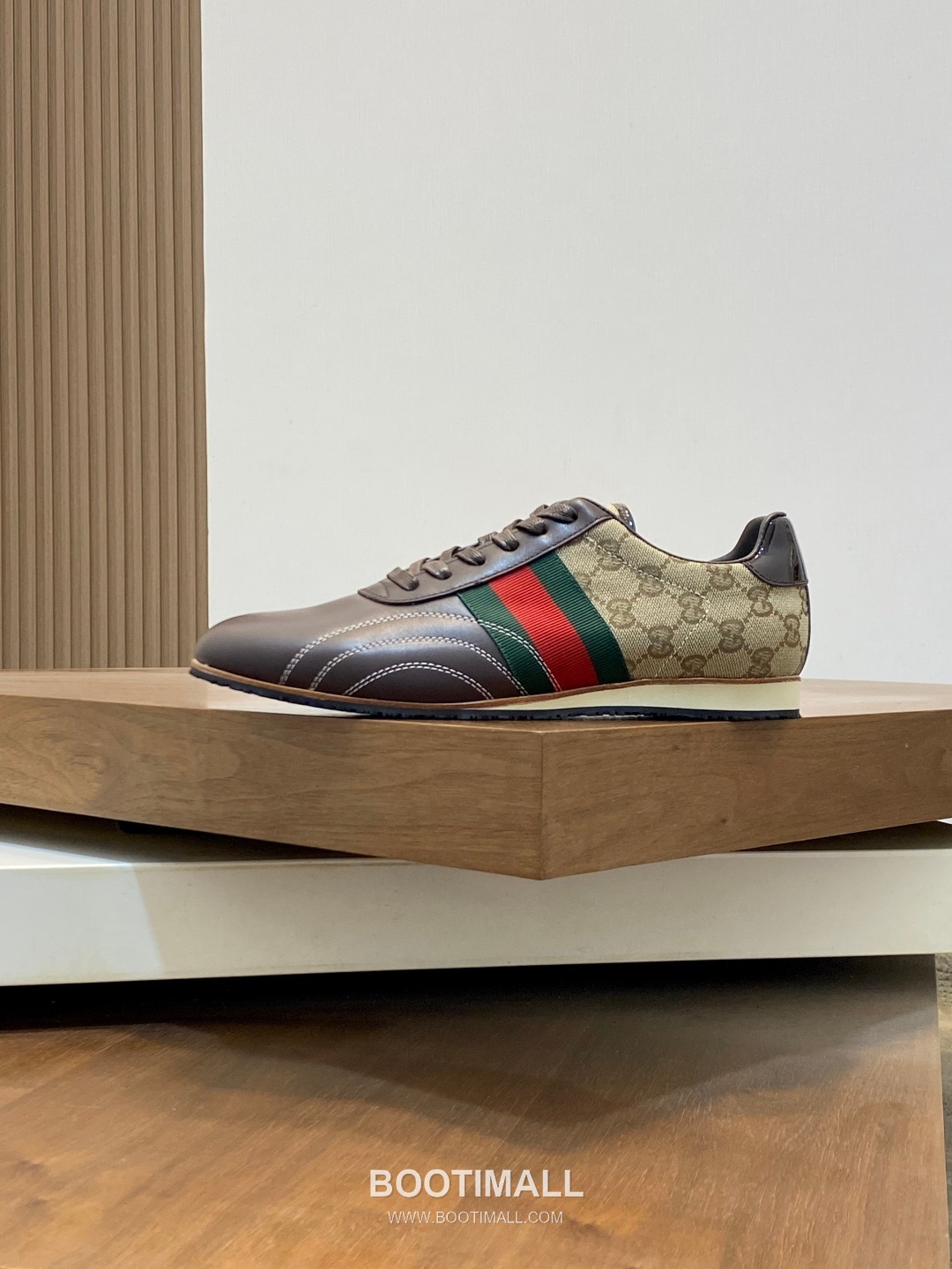 ## 신발 제품 스펙 분석

Gucci GG Canvas Suede Sneakers 구찌 GG 캔버스 스웨이드 스니커즈 645029 2