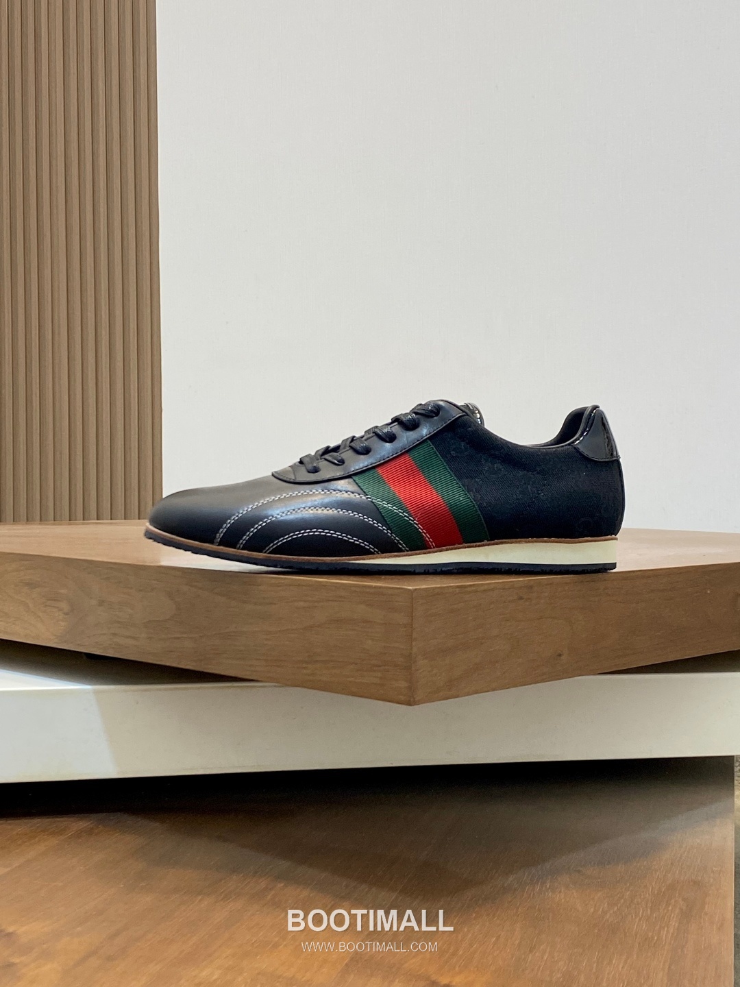 ## 신발 제품 스펙 분석

Gucci GG Canvas Suede Sneakers 구찌 GG 캔버스 스웨이드 스니커즈 645029 2