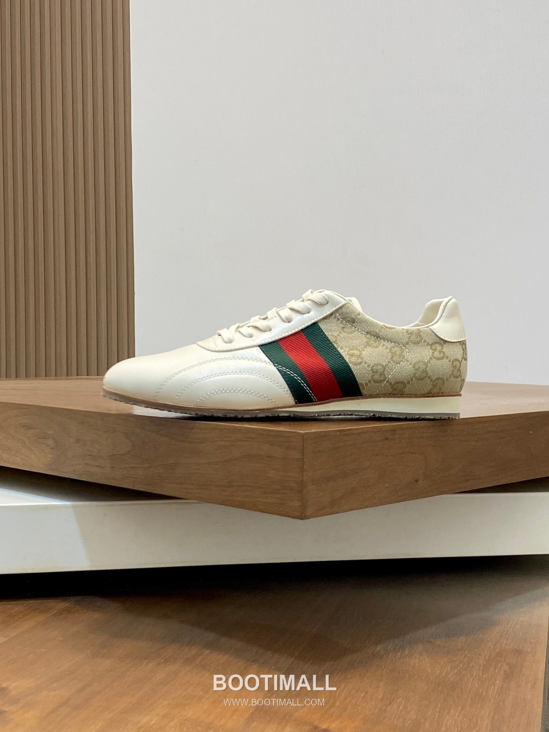 ## 신발 제품 스펙 분석

Gucci GG Canvas Suede Sneakers 구찌 GG 캔버스 스웨이드 스니커즈 645029 2