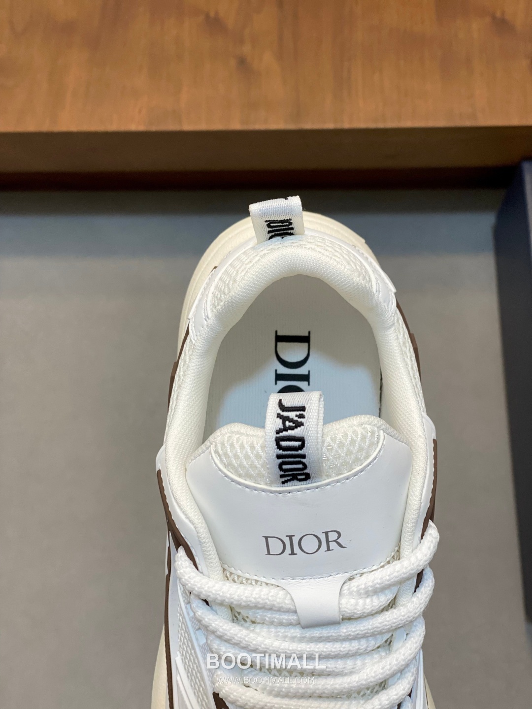 ## 신발 제품 스펙 분석

Dior B22 Mesh Technical Sneakers 디올 B22 메쉬 테크니컬 스니커즈 3SN231ZHM 7