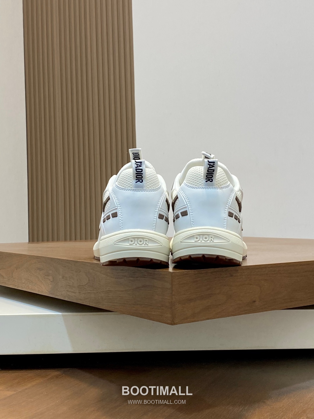## 신발 제품 스펙 분석

Dior B22 Mesh Technical Sneakers 디올 B22 메쉬 테크니컬 스니커즈 3SN231ZHM 8