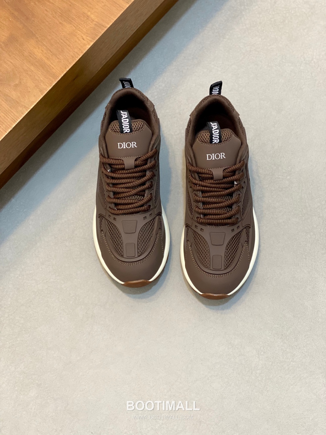 ## 신발 제품 스펙 분석

Dior B22 Mesh Technical Sneakers 디올 B22 메쉬 테크니컬 스니커즈 3SN231ZHM 1