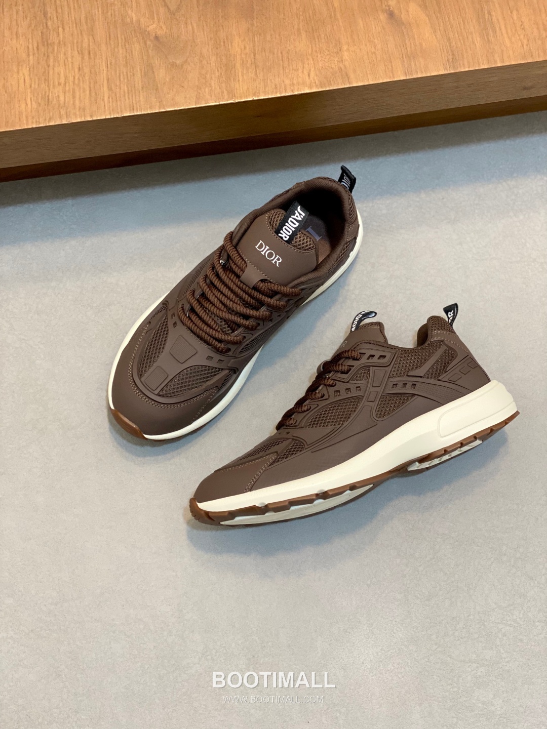 ## 신발 제품 스펙 분석

Dior B22 Mesh Technical Sneakers 디올 B22 메쉬 테크니컬 스니커즈 3SN231ZHM 5