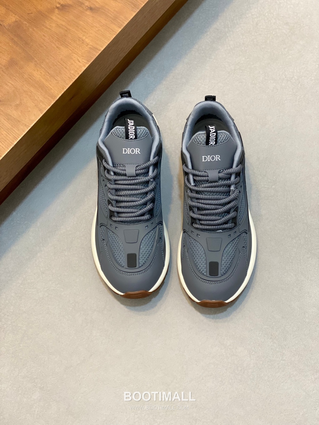 ## 신발 제품 스펙 분석

Dior B22 Mesh Technical Sneakers 디올 B22 메쉬 테크니컬 스니커즈 3SN231ZHM 1