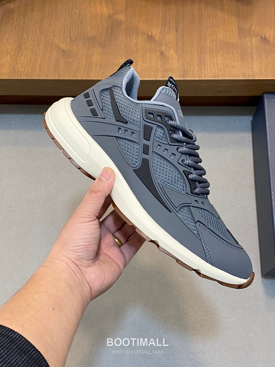 ## 신발 제품 스펙 분석

Dior B22 Mesh Technical Sneakers 디올 B22 메쉬 테크니컬 스니커즈 3SN231ZHM 4