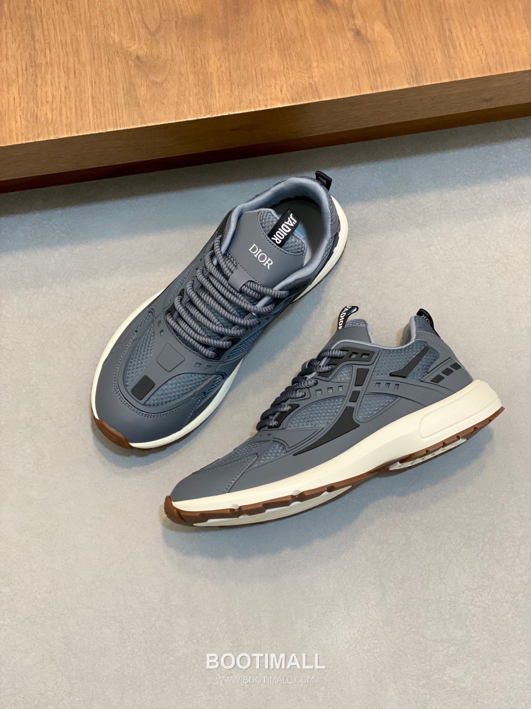 ## 신발 제품 스펙 분석

Dior B22 Mesh Technical Sneakers 디올 B22 메쉬 테크니컬 스니커즈 3SN231ZHM 5