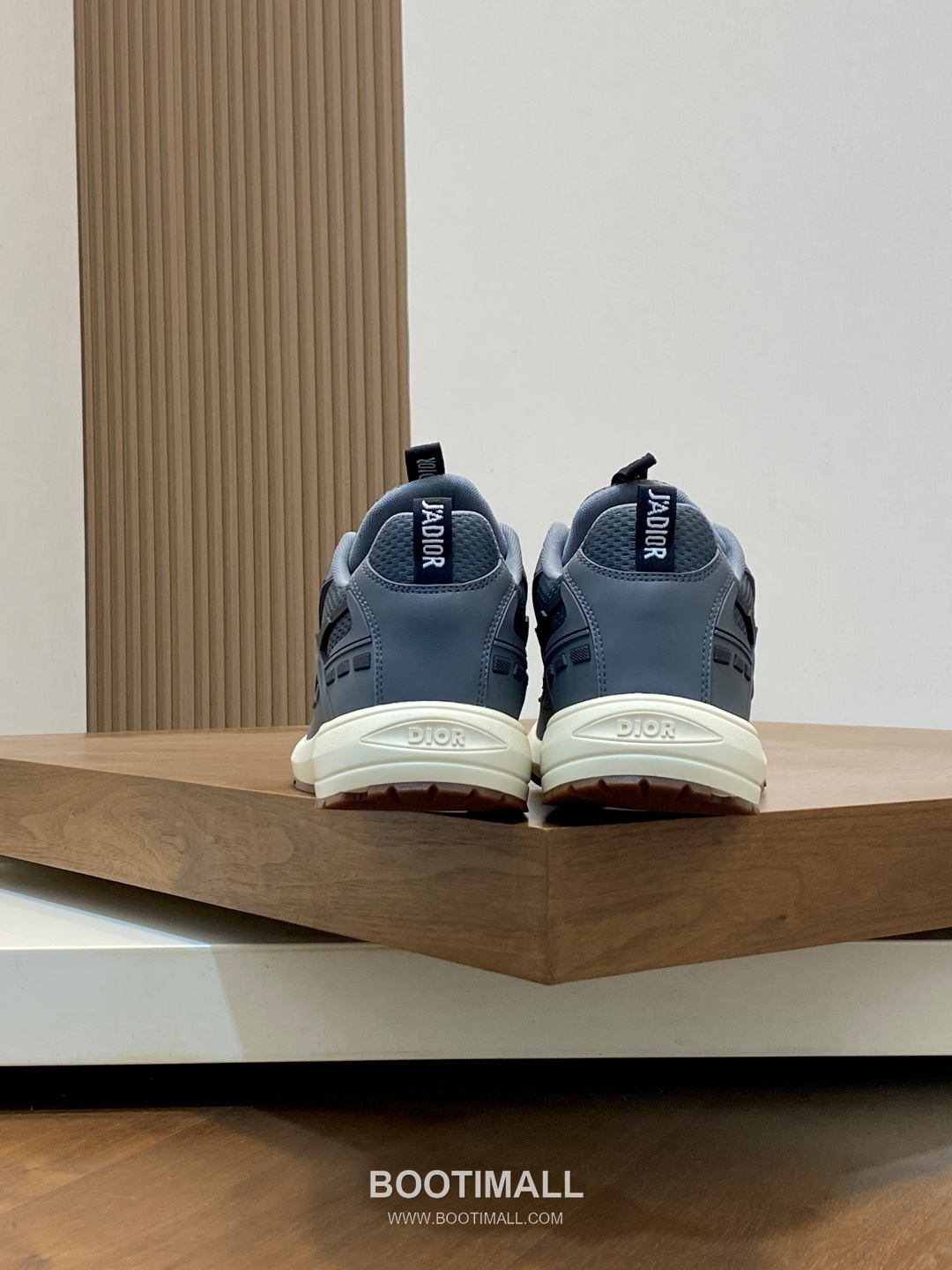 ## 신발 제품 스펙 분석

Dior B22 Mesh Technical Sneakers 디올 B22 메쉬 테크니컬 스니커즈 3SN231ZHM 8