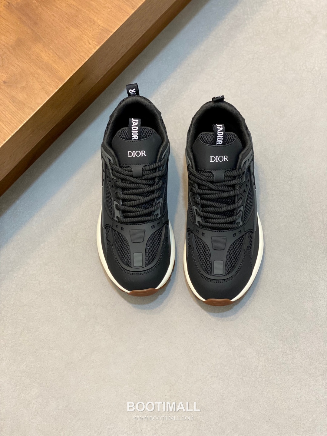 ## 신발 제품 스펙 분석

Dior B22 Mesh Technical Sneakers 디올 B22 메쉬 테크니컬 스니커즈 3SN231ZHM 1
